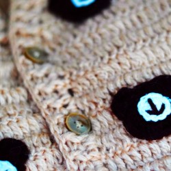 Gilet en crochet marron pour bébé